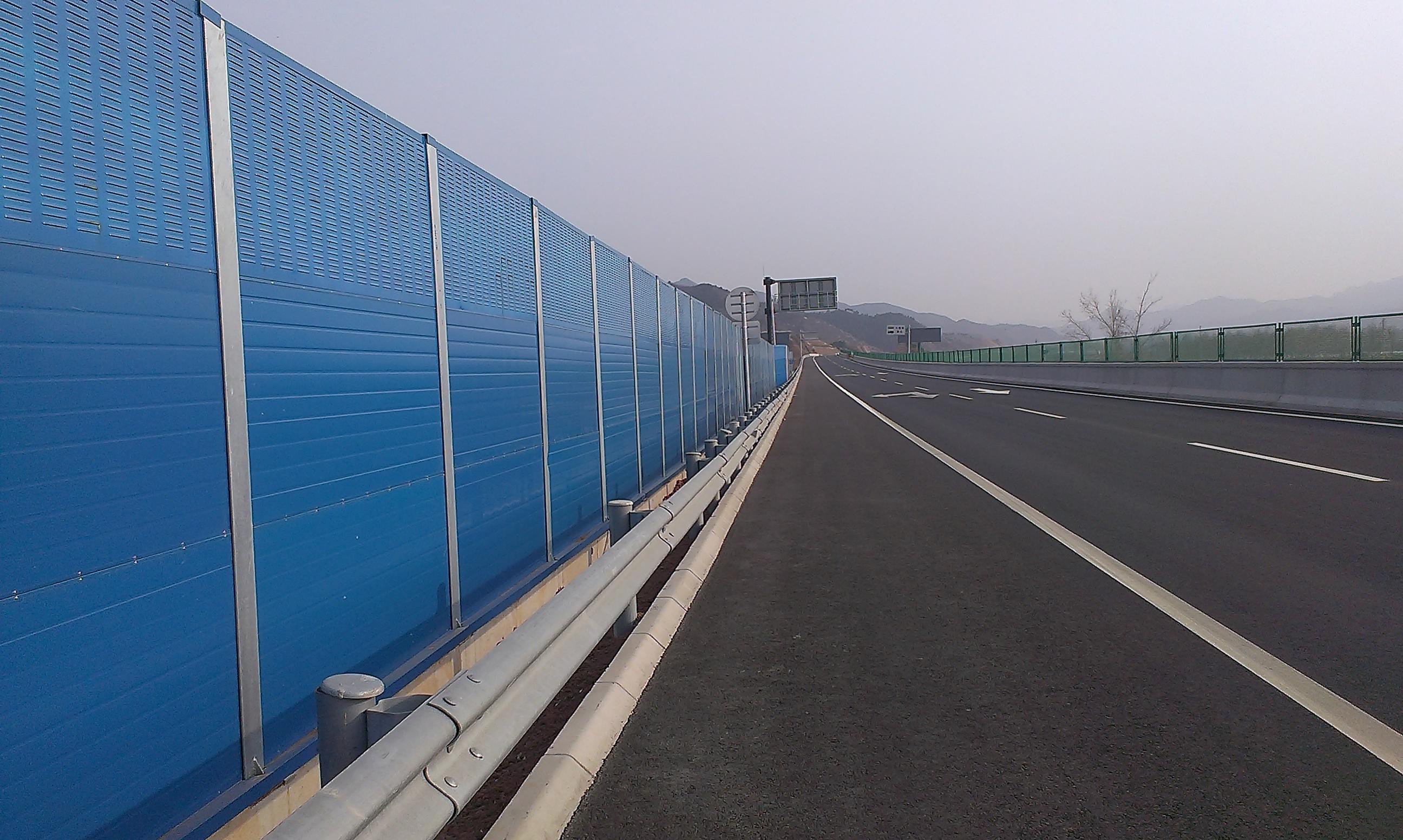 <a href=http://tools.sszanggu.cn/news_article?news_id=136>公路聲屏障</a>